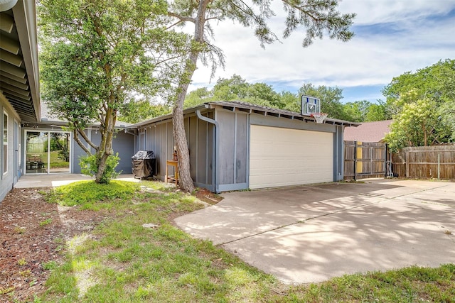 6325 Wallingford Dr, Fort Worth, TX 76133 - garage featuring concrete driveway