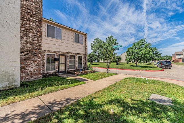3626 Holly Tree Trl, Garland, TX 75044 - view of grassy yard