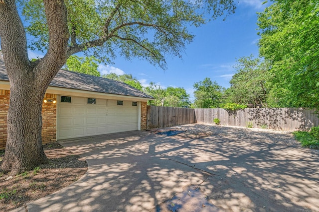 408 Texas Ave, Hewitt, TX 76643 - garage featuring driveway