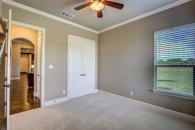 552 Horseshoe Bnd, Royse City, TX 75189 - unfurnished bedroom featuring arched walkways, crown molding, carpet floors, baseboards, and a closet