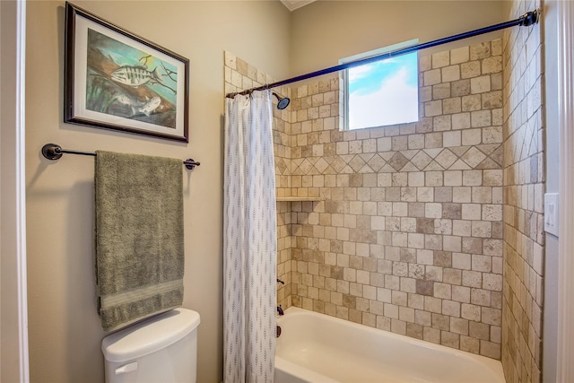 552 Horseshoe Bnd, Royse City, TX 75189 - bathroom with shower / tub combo with curtain and toilet