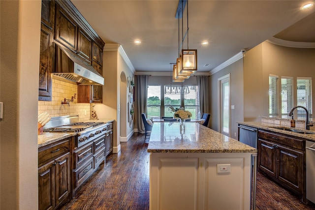 552 Horseshoe Bnd, Royse City, TX 75189 - kitchen with a sink, a kitchen island, stainless steel appliances, backsplash, and light stone countertops