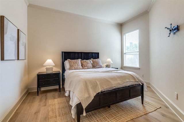 7904 Fair Oaks Ave, Dallas, TX 75231 - bedroom with light wood-style floors, crown molding, and baseboards