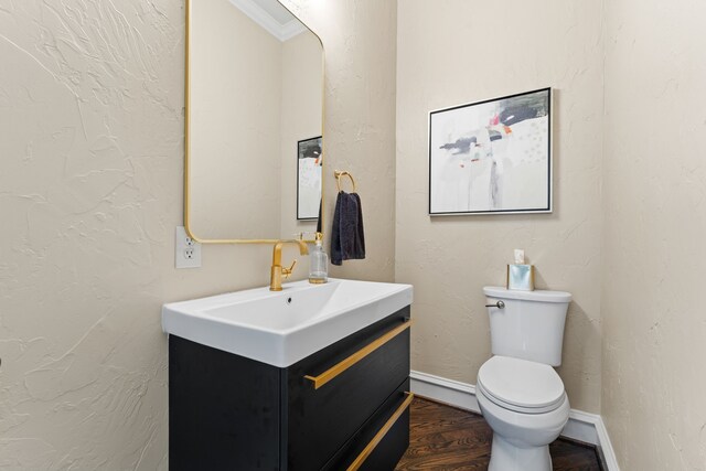 406 Wyndemere Blvd, Heath, TX 75032 - bathroom featuring vanity, toilet, wood finished floors, ornamental molding, and baseboards