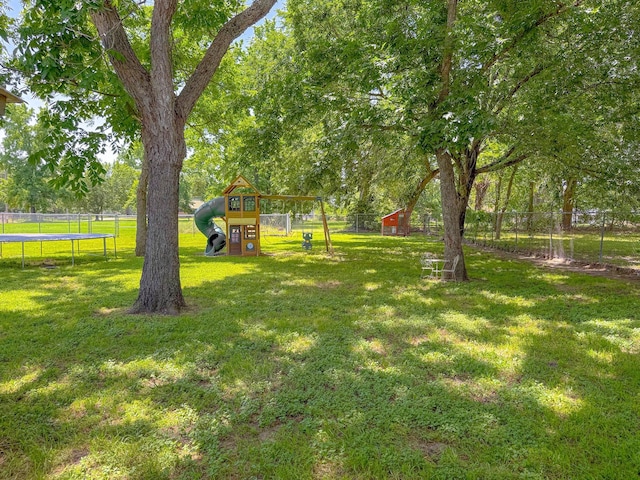 461 E Bradley St, Fairfield, TX 75840 - view of yard with a trampoline