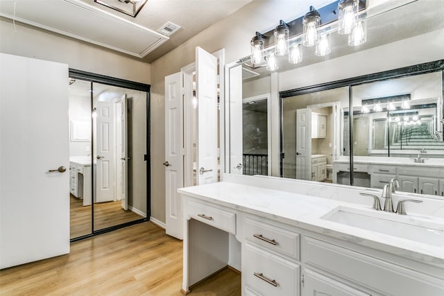 2 Linderhof Cir, Bedford, TX 76022 - full bath with wood finished floors and vanity