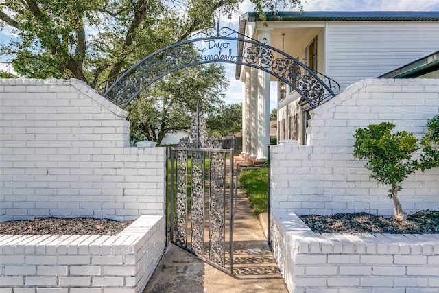 2 Linderhof Cir, Bedford, TX 76022 - view of gate