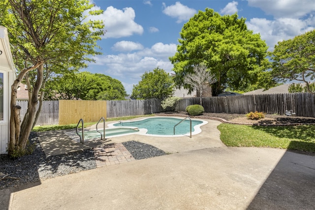 2626 Club Meadow Dr, Garland, TX 75043 - view of swimming pool featuring a patio area, a fenced backyard, and a pool with connected hot tub