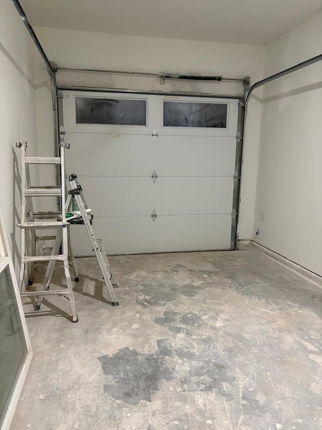 5518 Cold Water Trl, Granbury, TX 76048 - view of garage