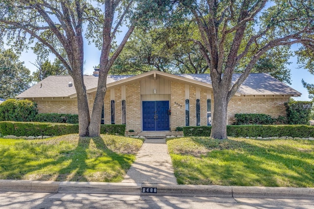 6400 Kingswood Dr, Fort Worth, TX 76133 - mid-century inspired home with brick siding and board and batten siding