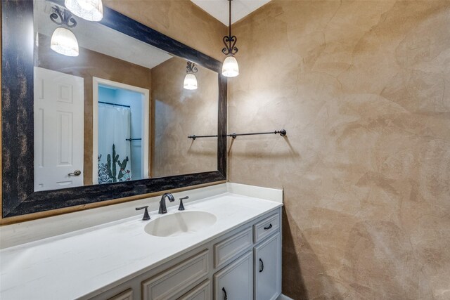 6400 Kingswood Dr, Fort Worth, TX 76133 - full bath with vanity