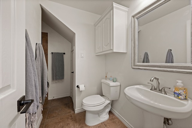 11404 Grapeleaf Dr, Fort Worth, TX 76244 - bathroom featuring toilet, a sink, baseboards, and tile patterned flooring