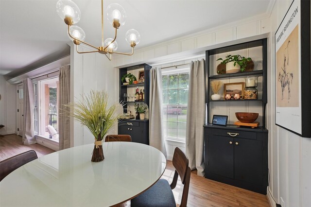 916 Carondolet Ct, River Oaks, TX 76114 - dining space featuring light wood-style flooring and a chandelier