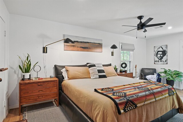 916 Carondolet Ct, River Oaks, TX 76114 - bedroom with wood finished floors, a ceiling fan, and recessed lighting
