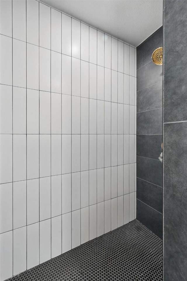 916 Carondolet Ct, River Oaks, TX 76114 - full bath with a tile shower
