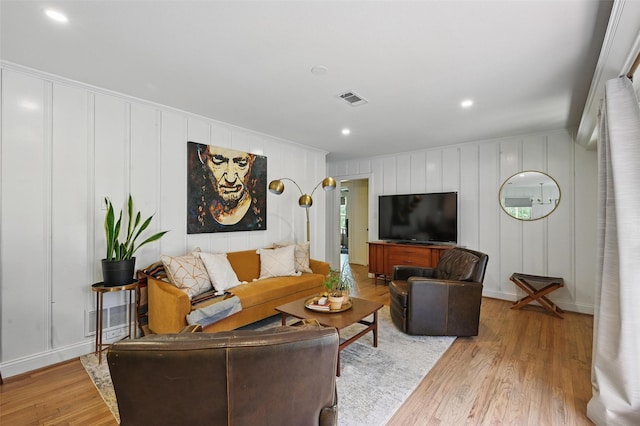 916 Carondolet Ct, River Oaks, TX 76114 - living area featuring a decorative wall, wood finished floors, crown molding, and recessed lighting
