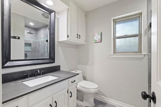 517 Sunset Dr, Hurst, TX 76054 - bathroom with vanity, a tile shower, toilet, and baseboards