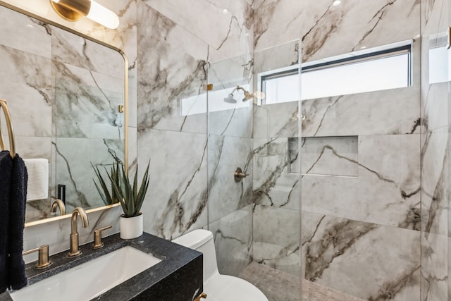 2031 Cullen Ave, Dallas, TX 75206 - full bath featuring a tile shower, toilet, vanity, and tile walls
