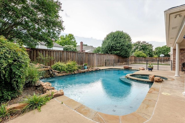 6717 Savannah Ln, Fort Worth, TX 76132 - view of swimming pool featuring a fenced backyard, a pool with connected hot tub, and a patio area