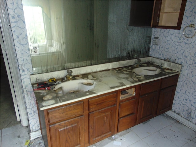 654 Nottingham Dr, Coppell, TX 75019 - bathroom with wallpapered walls and double vanity