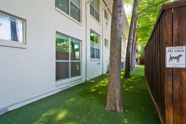 4616 W Lovers Ln Unit 119, Dallas, TX 75209 - view of grassy yard