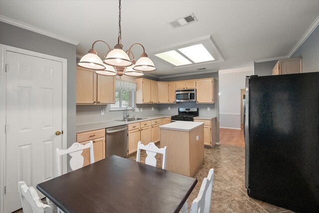 6319 Woolwich Dr, Arlington, TX 76001 - kitchen with stainless steel appliances, light brown cabinetry, a sink, a kitchen island, and ornamental molding