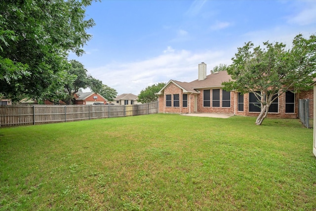 6319 Woolwich Dr, Arlington, TX 76001 - view of yard featuring a patio