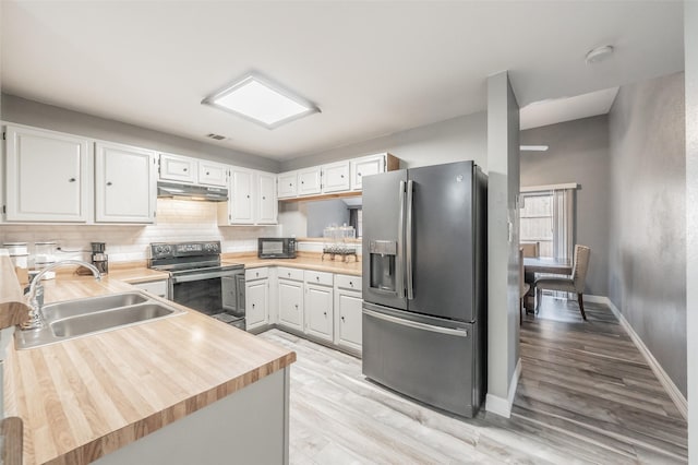 5622 Polo Club Dr, Arlington, TX 76017 - kitchen featuring stainless steel fridge with ice dispenser, range with electric cooktop, a sink, under cabinet range hood, and backsplash