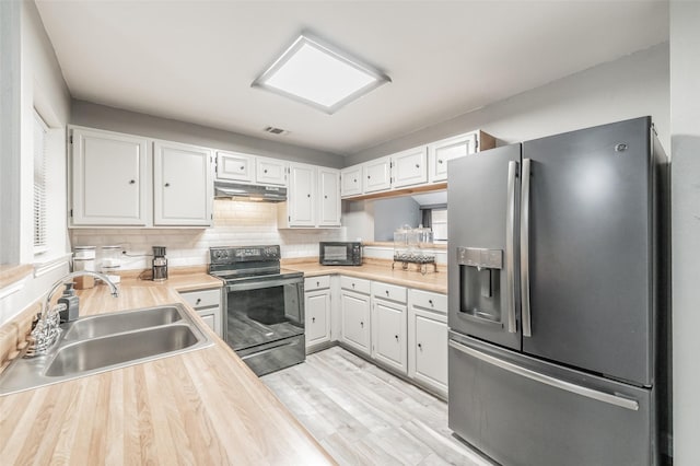 5622 Polo Club Dr, Arlington, TX 76017 - kitchen with black appliances, under cabinet range hood, a sink, decorative backsplash, and white cabinetry