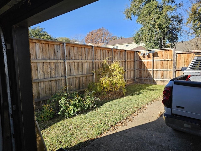 404 L Thompson St, Cedar Hill, TX 75104 - view of fenced backyard