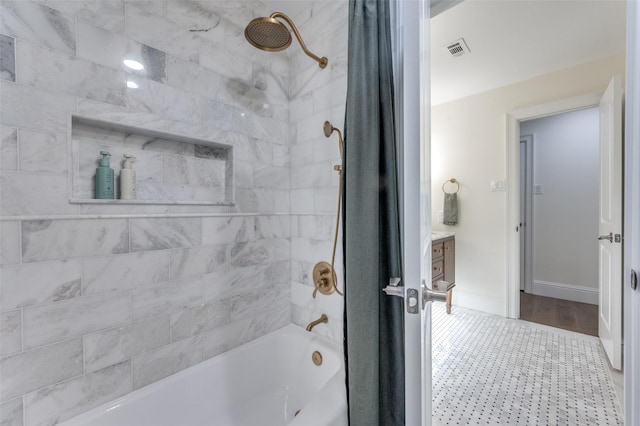 6702 Rolling Vista Dr, Dallas, TX 75248 - full bath featuring shower / tub combo with curtain and baseboards