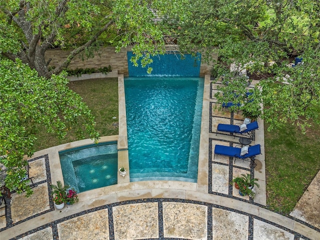 3012 Wood Lake Dr, Waco, TX 76710 - swimming pool featuring an in-ground hot tub and a patio