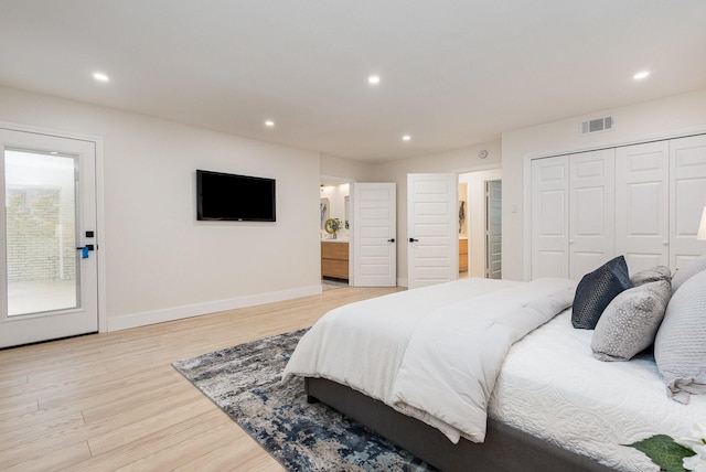 7818 Rolling Acres Dr, Dallas, TX 75248 - bedroom featuring light wood-style flooring, baseboards, recessed lighting, ensuite bath, and a closet
