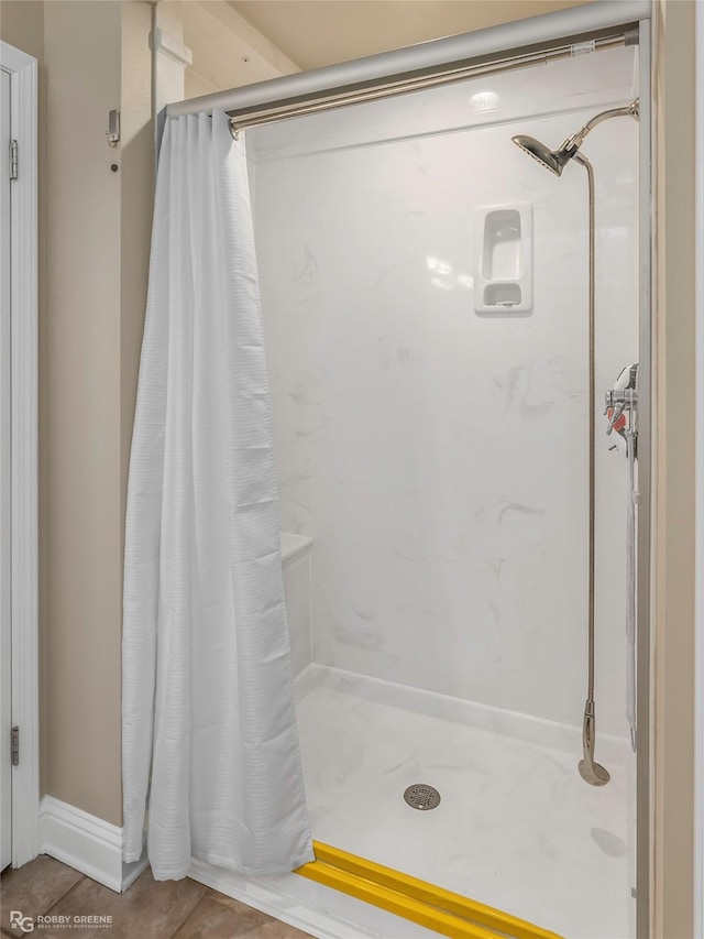 444 Grand Oaks Dr, Shreveport, LA 71106 - bathroom with a shower stall