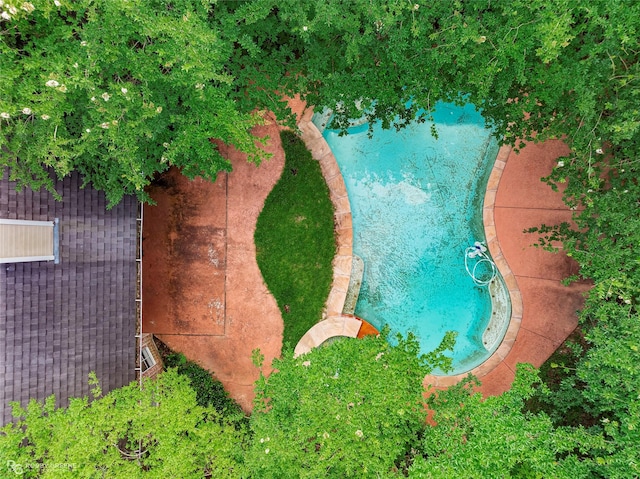 444 Grand Oaks Dr, Shreveport, LA 71106 - bird's eye view of a pool area