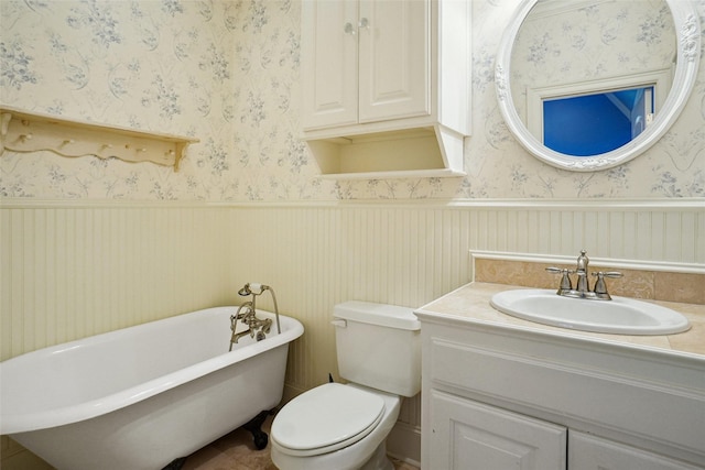 304 Van Oaks Dr, Colleyville, TX 76034 - full bath featuring a soaking tub, vanity, toilet, wallpapered walls, and wainscoting