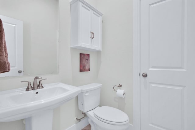 3736 Queen Rd, Sherman, TX 75090 - bathroom featuring baseboards, toilet, and a sink