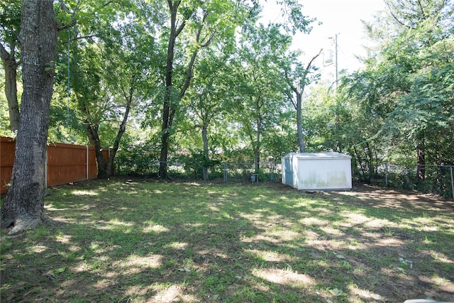 916 Wilde St, Denison, TX 75020 - view of yard