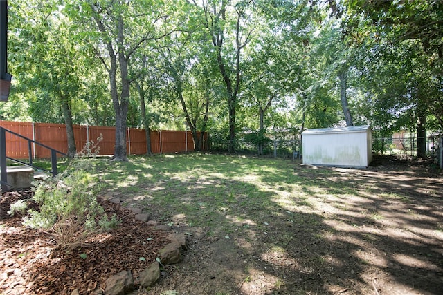 916 Wilde St, Denison, TX 75020 - view of fenced backyard