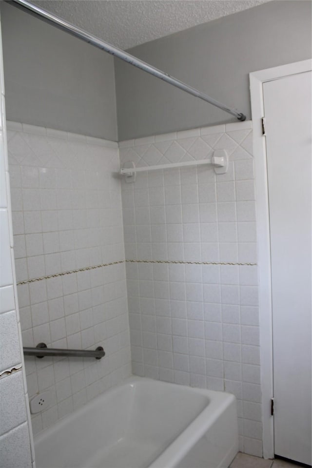 3026 San Miguel Dr, Abilene, TX 79605 - full bath featuring shower / bath combination, a textured ceiling, and tile walls