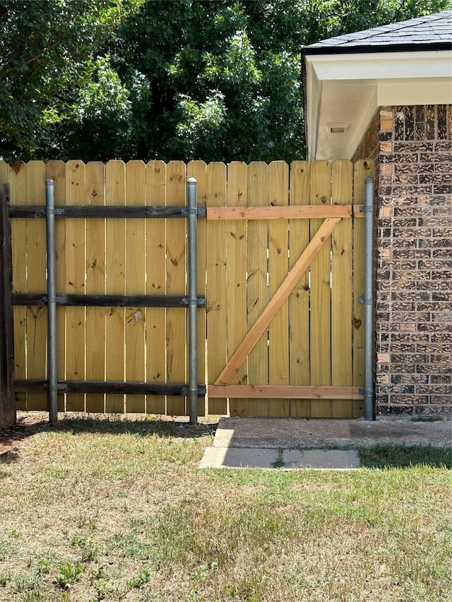 3026 San Miguel Dr, Abilene, TX 79605 - view of gate