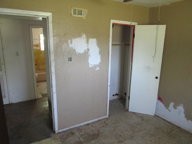 5265 S 7th St, Abilene, TX 79605 - unfurnished bedroom featuring a closet