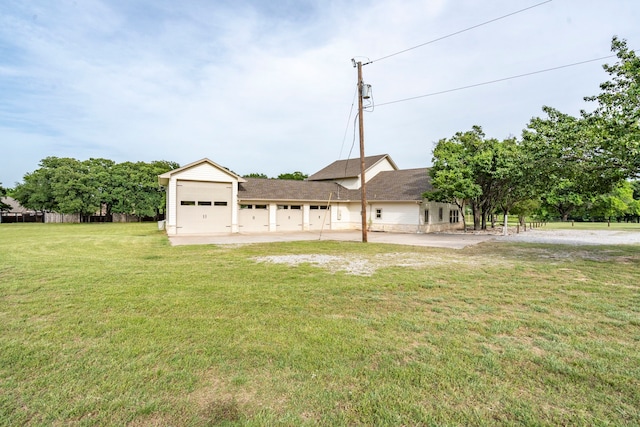 344 Clear Lake Ln, Weatherford, TX 76087 - view of front facade with a front yard and driveway