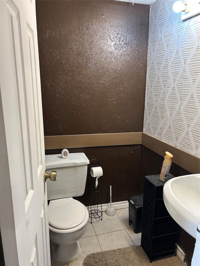 4138 Towngate Blvd, Garland, TX 75041 - bathroom with toilet, tile patterned flooring, baseboards, and a sink
