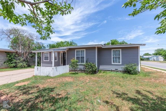 601 Westmoreland St, Abilene, TX 79603 - manufactured / mobile home featuring a front yard