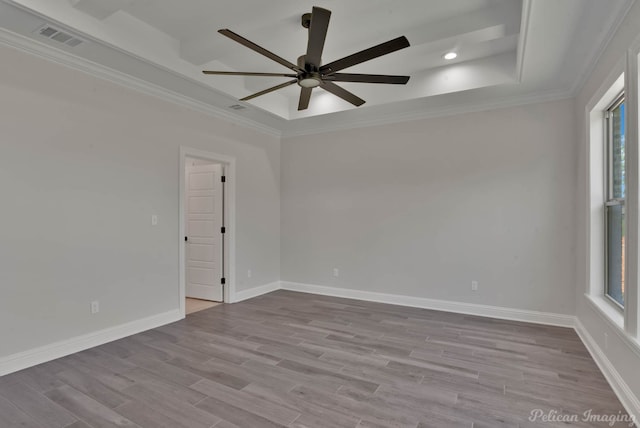 507 Cocodrie Dr, Bossier City, LA 71112 - empty room with a ceiling fan, wood finished floors, ornamental molding, baseboards, and recessed lighting