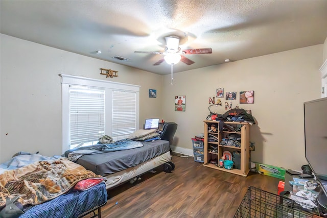 890 Vine St, Abilene, TX 79602 - bedroom featuring wood finished floors, ceiling fan, a textured ceiling, and baseboards