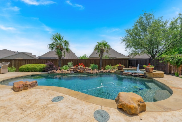 7340 San Felipe Dr, Irving, TX 75039 - view of pool featuring a fenced backyard, a patio, and a jacuzzi