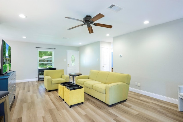 909 Redwood Dr, Richardson, TX 75080 - living area featuring light wood-type flooring, a ceiling fan, recessed lighting, and baseboards