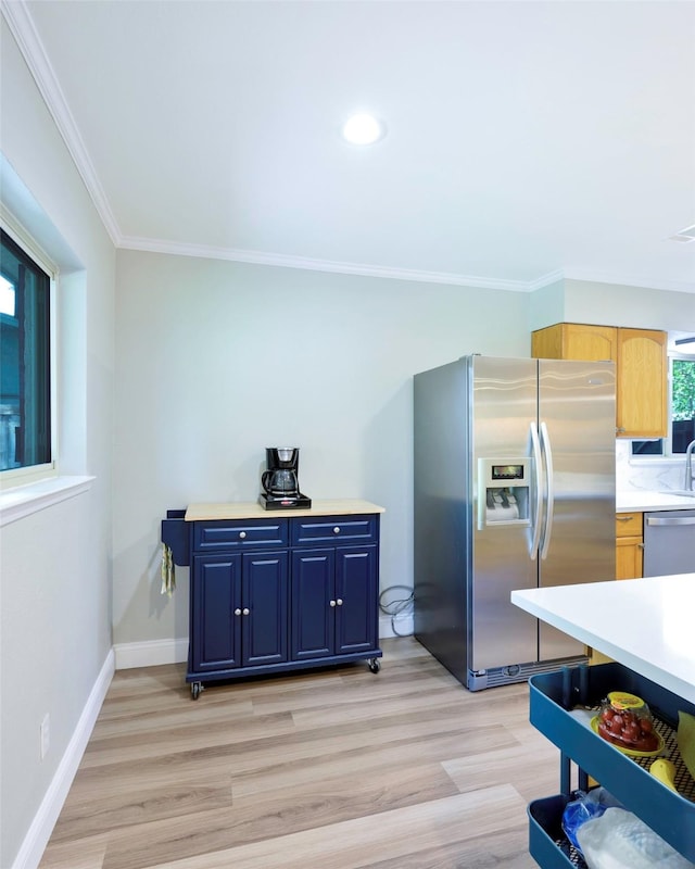 909 Redwood Dr, Richardson, TX 75080 - kitchen featuring stainless steel appliances, light wood finished floors, crown molding, light countertops, and baseboards